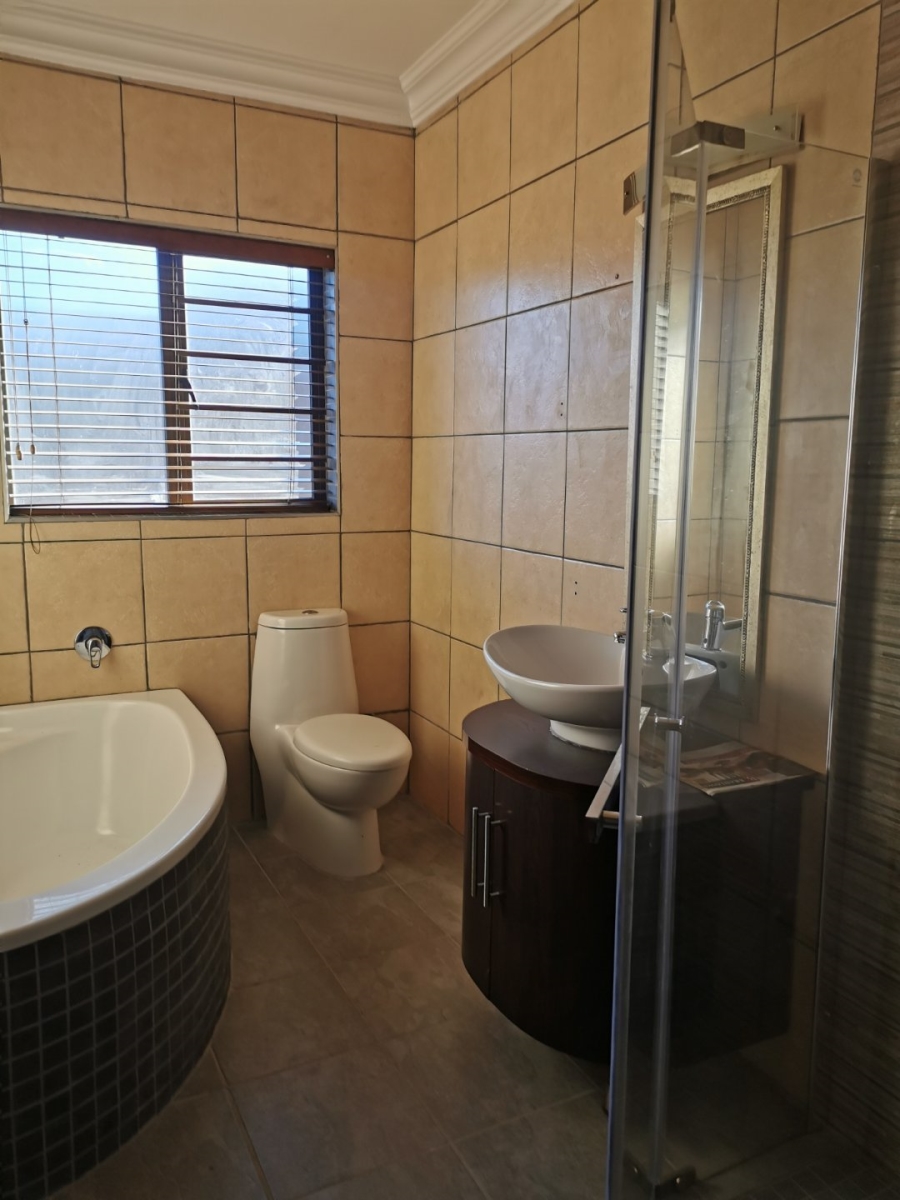 To Let 3 Bedroom Property for Rent in Summerstrand Eastern Cape